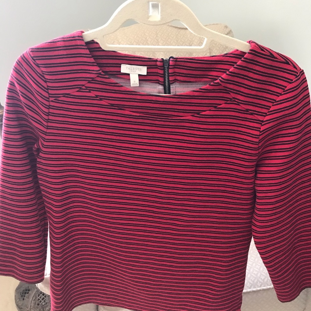 Red with small black stripes. 3/4 sleeves.